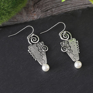 Inverted triangle with pearl earrings
