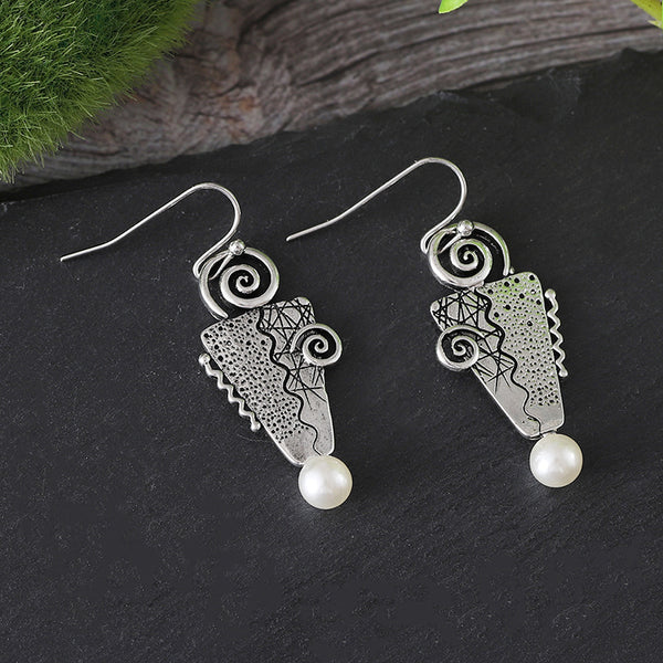 Inverted triangle with pearl earrings
