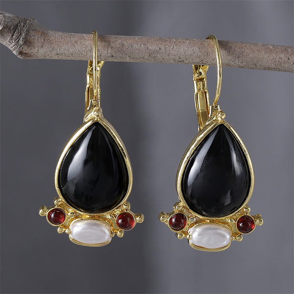 Pearl earrings with black stones