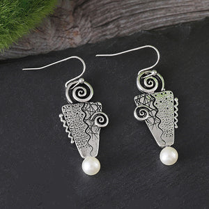 Inverted triangle with pearl earrings