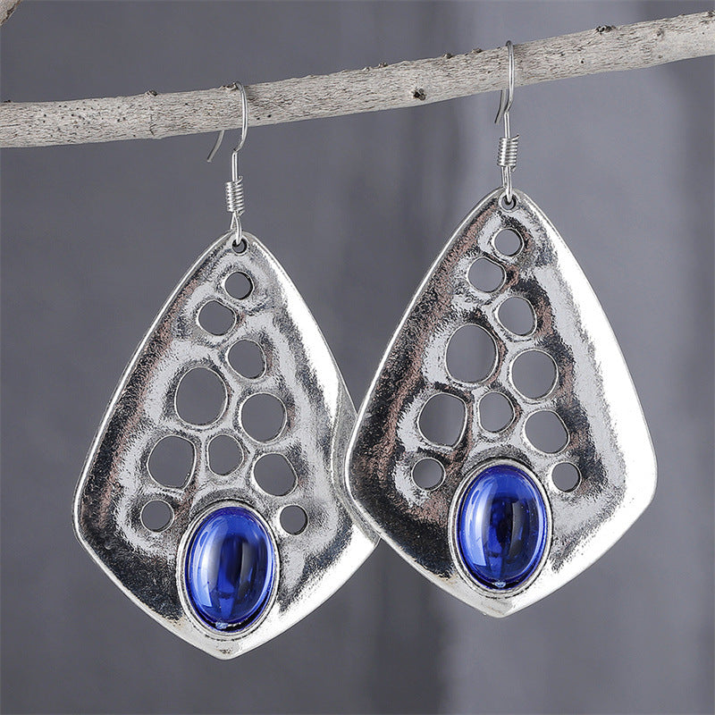 Dangle earrings with sapphires