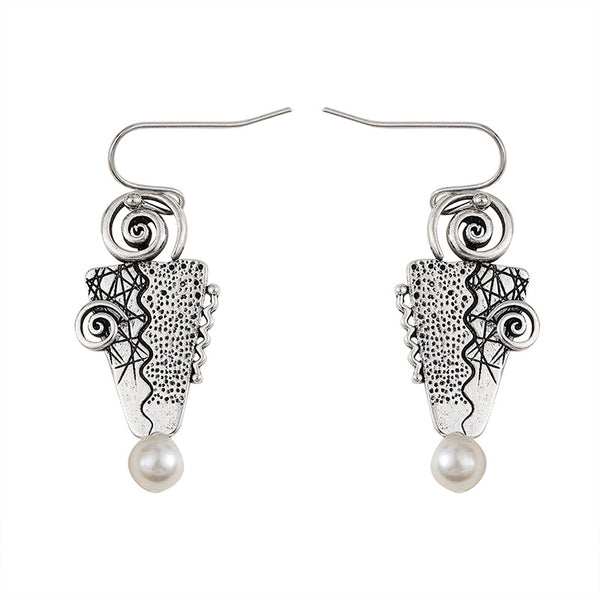 Inverted triangle with pearl earrings