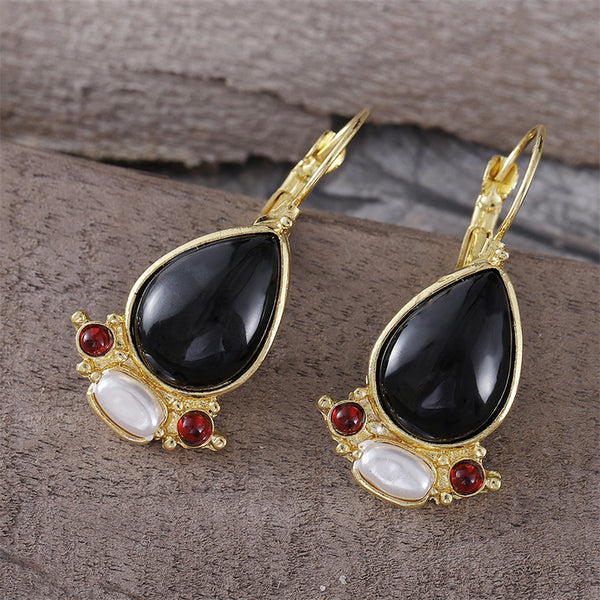 Pearl earrings with black stones