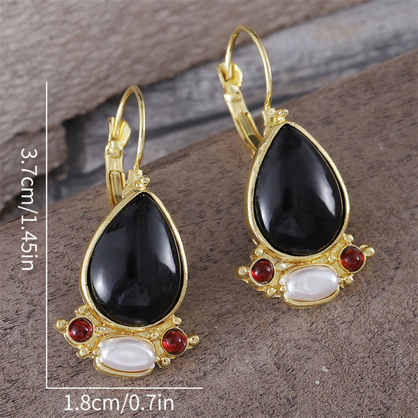 Pearl earrings with black stones