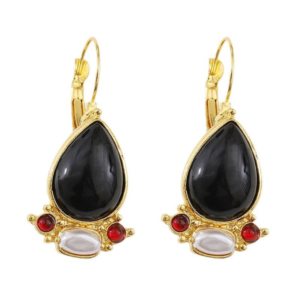 Pearl earrings with black stones