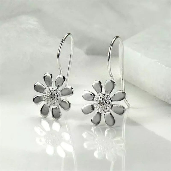 Little Daisy Girl Ear Hook