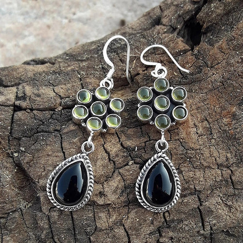 Droplet shaped black earrings and earrings