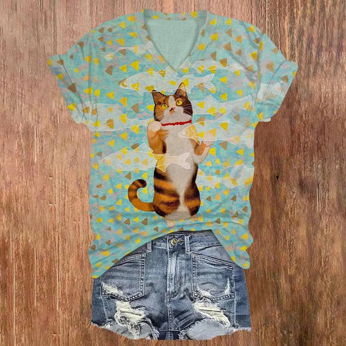 Cute Cat Catching Fish Print V-neck T-shirt