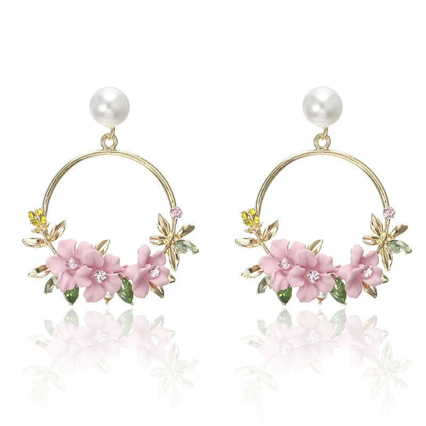 Flower and Pearl Earrings in Gold