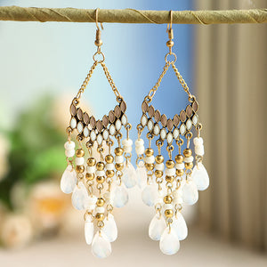 V-shaped medium length earrin