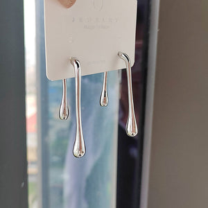 Water droplet shaped earrings