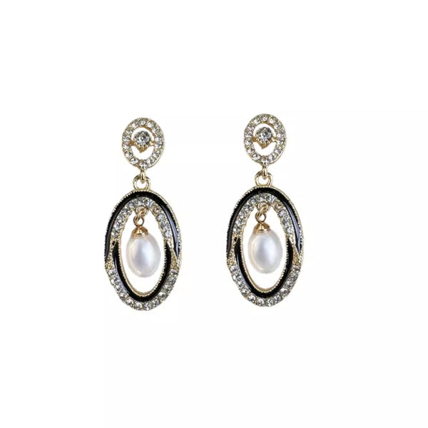 Water droplet shaped pearl earrings