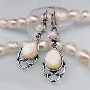 Shell Moonlight Stone Earrings