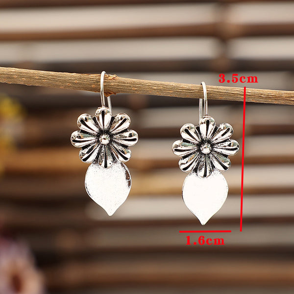 Small Daisy Flower Earrings