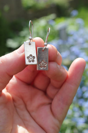 Simple And Compact Plant Flower Earrings