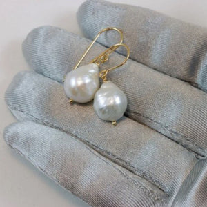 Shell Pearl Earrings