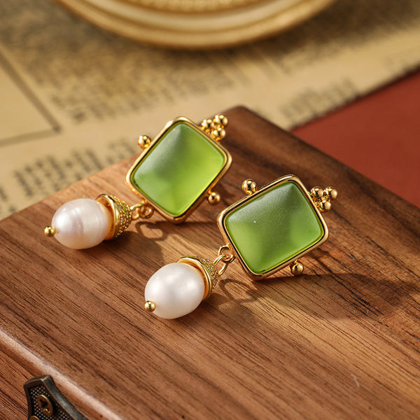 Retro court style fresh water pearl earrings