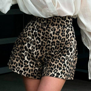 SHAPUM High Waist Vintage A-line Leopard Shorts