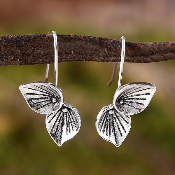 Retro Minimalist Petal Earrings