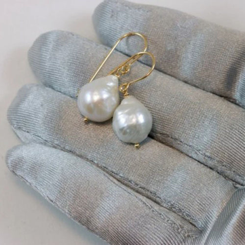 Shell Pearl Earrings