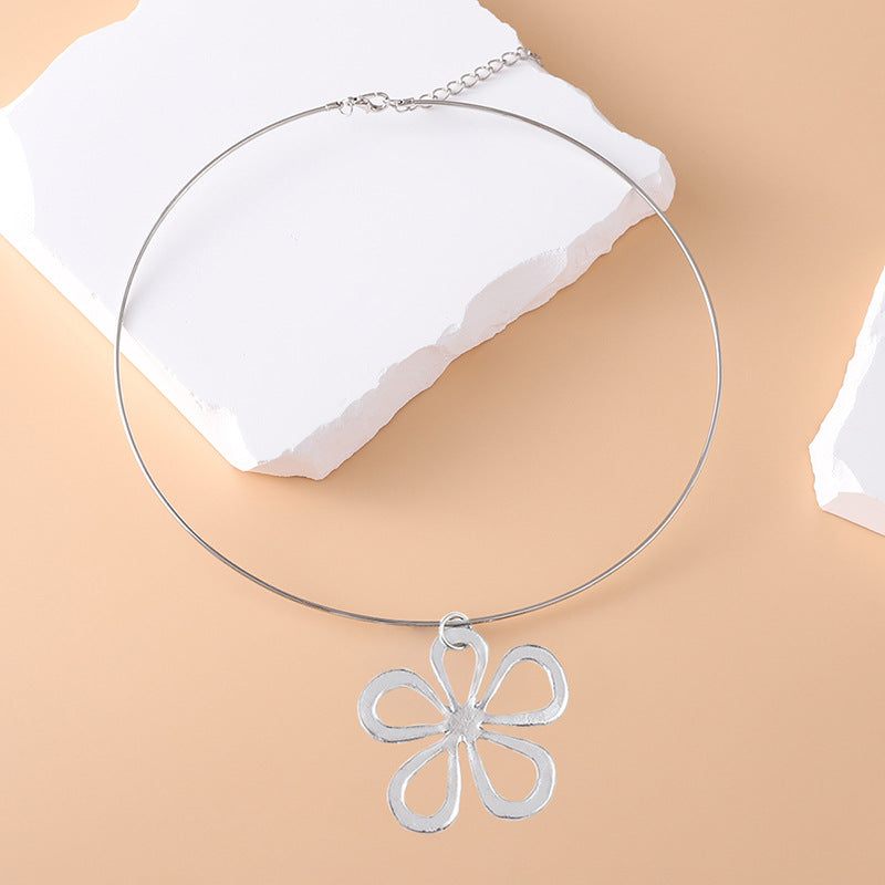 Vintage Geometric Flower Collar