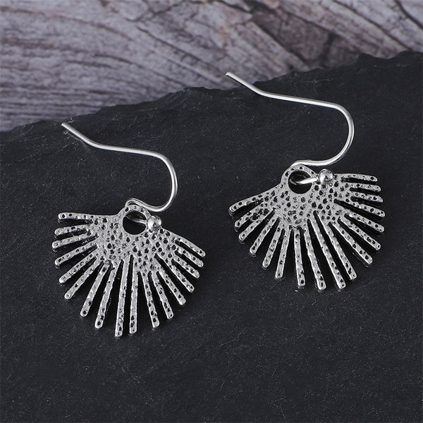 Simple Scalloped Floral Dangle Earrings