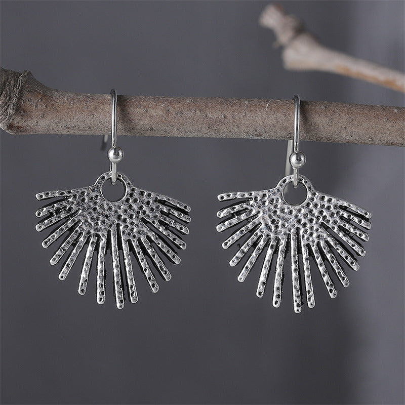 Simple Scalloped Floral Dangle Earrings