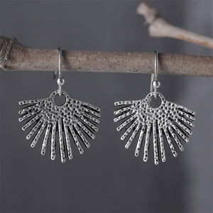 Simple Scalloped Floral Dangle Earrings