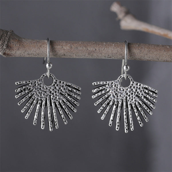 Simple Scalloped Floral Dangle Earrings