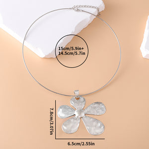 Flower Pendant Short Necklace