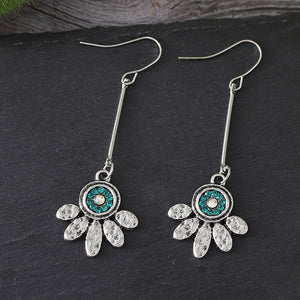 Vintage Simple Round Petal Diamond Earrings