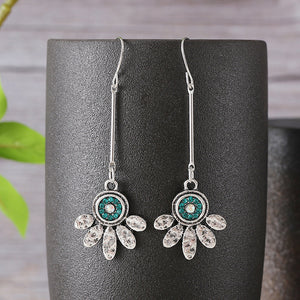 Vintage Simple Round Petal Diamond Earrings
