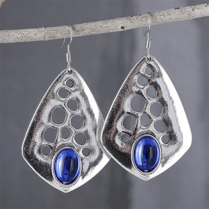 Dangle earrings with sapphires