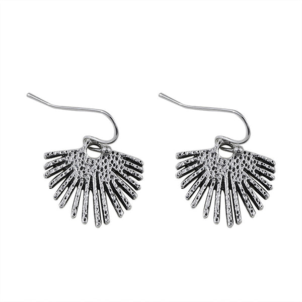 Simple Scalloped Floral Dangle Earrings