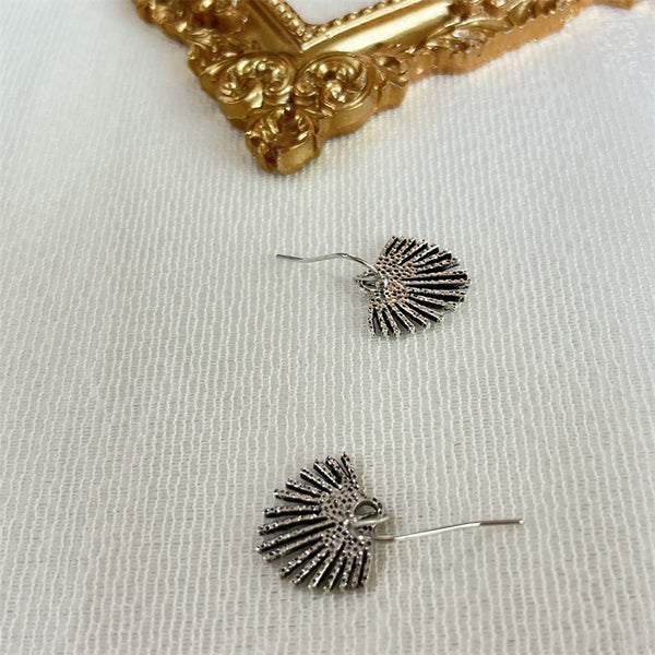 Simple Scalloped Floral Dangle Earrings