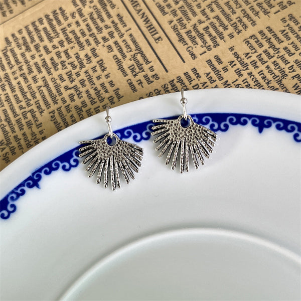 Simple Scalloped Floral Dangle Earrings