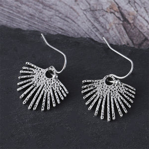 Simple Scalloped Floral Dangle Earrings