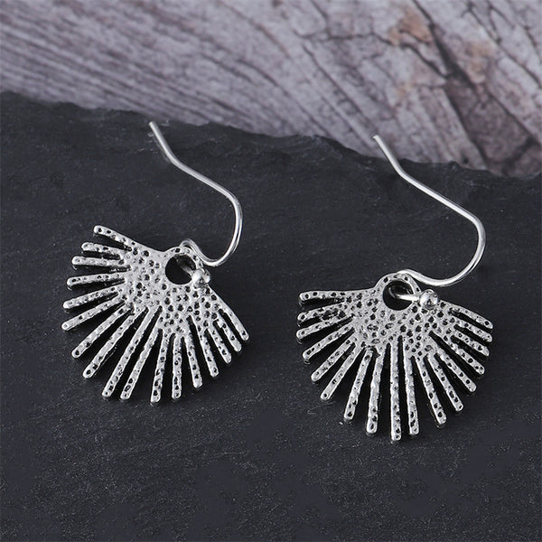 Simple Scalloped Floral Dangle Earrings