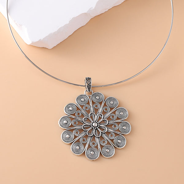Aged Flower Pendant Collar