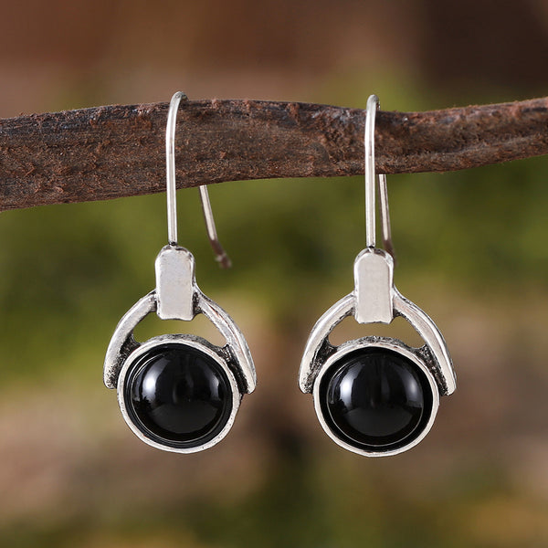 Compact round earrings with black cat's eye stones