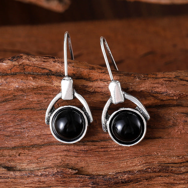 Compact round earrings with black cat's eye stones