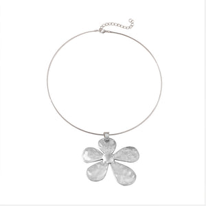 Flower Pendant Short Necklace