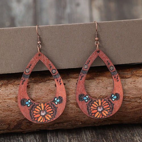 Droplet shaped hollow engraved earrings