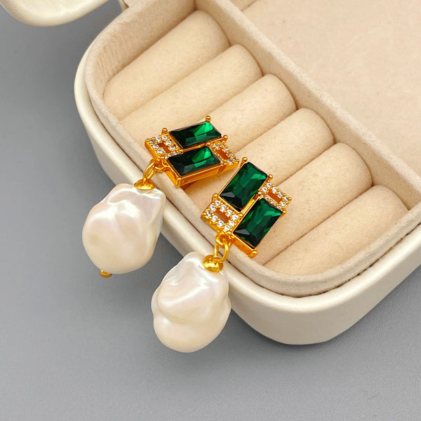 Vintage Baroque pearl set with emerald earrings