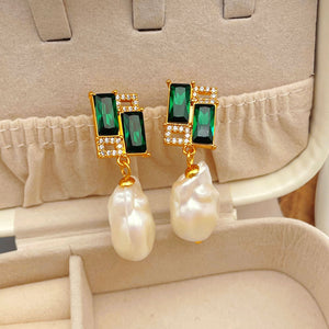 Vintage Baroque pearl set with emerald earrings