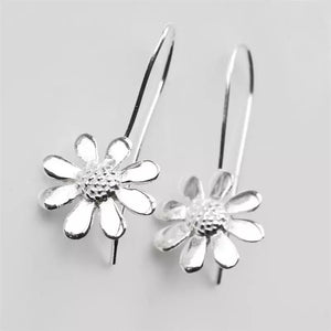 Little Daisy Girl Ear Hook