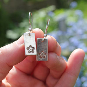 Simple And Compact Plant Flower Earrings