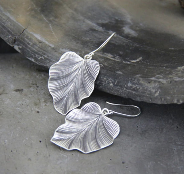 Minimalist Ethnic Style Three-dimensional Leaf Earrings