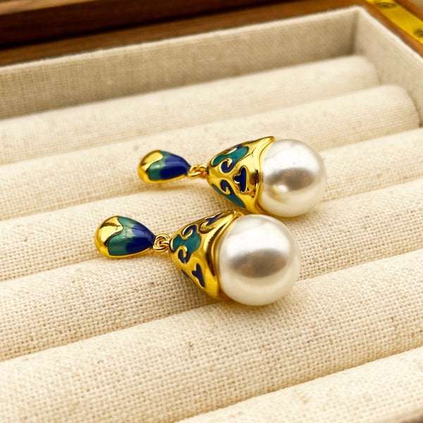 Vintage palace drop pearl earrings