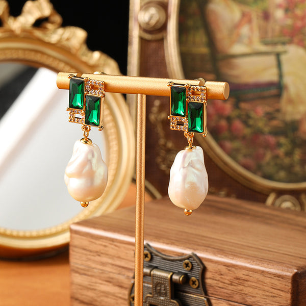 Vintage Baroque pearl set with emerald earrings